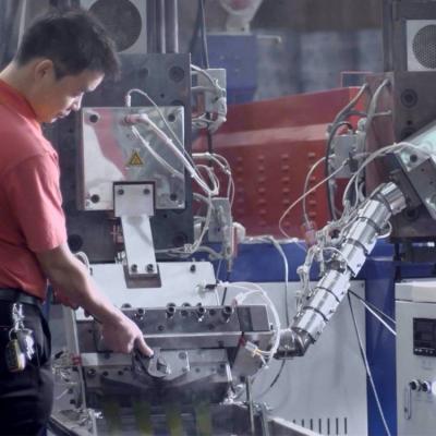 Китай 5-32 мм пластиковый PP упаковочный ремень изготавливающий машину двойной винт автоматический продается