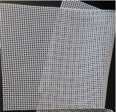 China tapeçaria 570g que faz malha Mat Odorless Pvc Non Slip Mat Beige Color 1.65mx50m pelo rolo à venda