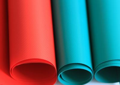 Cina Il PVC ha laminato il materiale ad alta resistenza materiale ignifugo lucido della tela cerata 1100GSM 2.06*50m in vendita