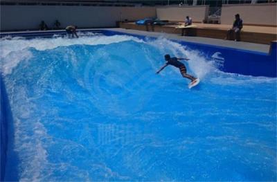 China Los últimos adultos profundos de la piscina de la onda de la resaca practican surf la máquina del simulador modificada para requisitos particulares en venta