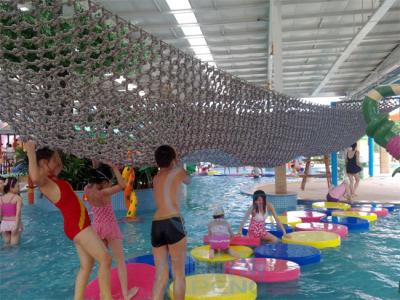 China Río del parque del agua y puente de flotación perezosos de la piscina con la red que sube en venta