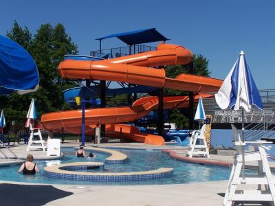 China Outdoor Exercise Park Aquatic Water Park Equipment Fiberglass Slide For Outdoor Pool à venda