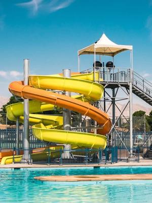中国 Park Amusement Water Fun Sports Equipment Outdoor Pool With Spiral Tube Playground Slide 販売のため