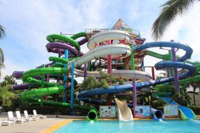 China OEM Outdoor Aqua Amusement Park Water Sport Games Pool Fiberglass Slide for Kids for sale