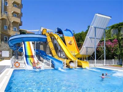 中国 OEM Aqua Park Water Play Amusement Splash Equipment Fiberglass Water Slide 販売のため