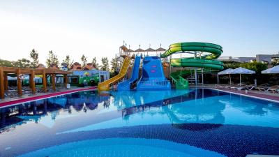 China ODM Water Amusement Games Park Soft Play Equipment Fiberglass Slide for Adult Te koop