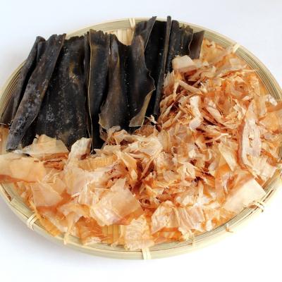 China el pescado japonés de Katsuobushi del bonito del OEM 100g forma escamas aditivo alimenticio libre en venta