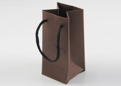 China Papel de Kraft de papel atractivo y durable de los bolsos de compras con el material reciclado el 100% en venta