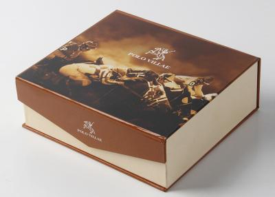 Cina Carta patinata d'imballaggio delle scatole stampata chiusura magnetica con la laminazione lucida di Giltter in vendita
