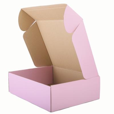 Chine 4C a compensé l'emballage de cadeau enferme dans une boîte 157gsm le carton rose CMYK pour des vêtements à vendre