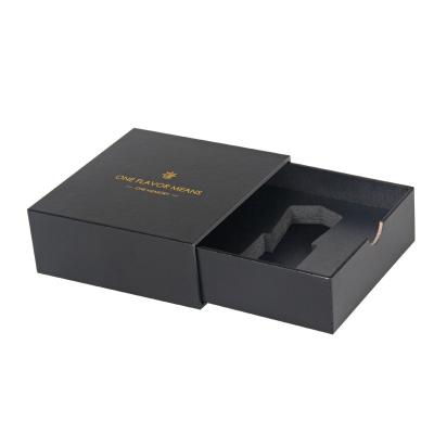 Chine 4C a compensé l'emballage de parfum enferme dans une boîte la tache de CMYK UV avec l'estampillage d'or à vendre