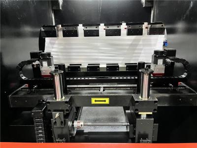 China Prensa plegadora eléctrica Delem magnética de 300 toneladas/6000 mm 160 × 4000 mm en venta
