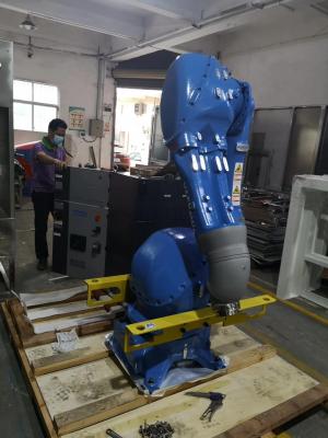China Robô de pintura YASKAWA do pulverizador de Shell 1.2m da tabela EPX2600 na linha seguimento à venda