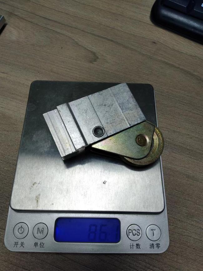 Aluminum sliding roller in operation