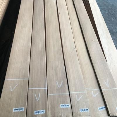 China 0.6mm Thickness Plain Sliced Oak Wood Veneer Type White Oak Wood Veneer for sale