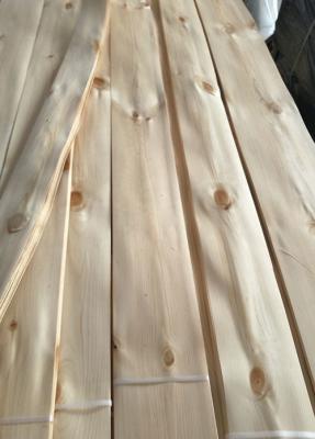 China 0.7mm Knotty Pine Veneer Roll Pinus Rotary Cut MDF Wood Veneer for sale