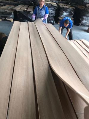 China el llano de la chapa de madera de roble rojo de 0.5m m cortó uso de la decoración interior del MDF en venta