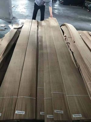 China 0.45mm Rough Sawn Veneer MDF Quercus European Oak Veneer Apply To Plywood for sale