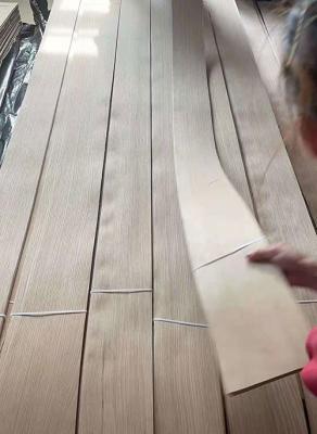 China 12% Moisture White Ash Wood Veneer Flat Cut 10cm Width Door Leaf Use for sale