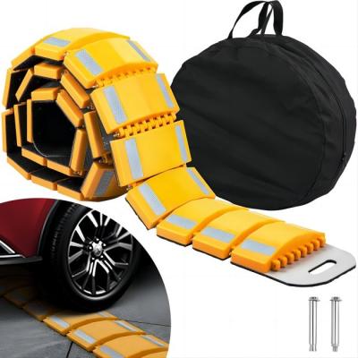 China 15.05kg Folding Portable Rubber Speed Humps 9.8Ft Length For Driveway Roads for sale