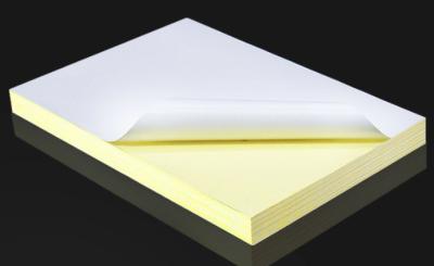 China etiqueta engomada brillante A4 de papel de la prenda impermeable imprimible del vinilo 100pcs para la impresora de chorro de tinta en venta