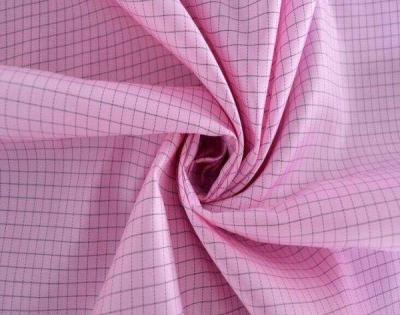 China Antistatisches Polyester-Gewebe mit Kohlenstoff-Garn für Cleanroom-Kleid zu verkaufen