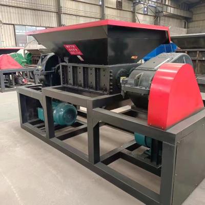 China Waste Tyre Crusher Shredder Machine Low RPM For Rubber Recycling for sale