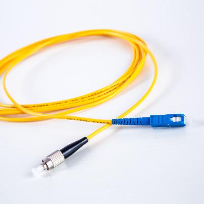 Chine câble de fibre multimode de câble optique de fibre de 2.0mm 1m FTTH à vendre