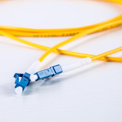 China Ligações em ponte 3m amarelas polonesas da fibra do único modo do cabo de fibra ótica do UPC à venda