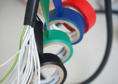 Chine Adhésif fort de bande de PVC de protection de câblage de bande électrique d'électriciens à vendre