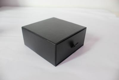 Chine Le boîte-cadeau noir fait sur commande CMYK de tiroir d'ODM a imprimé le GV de papier d'emballage à vendre