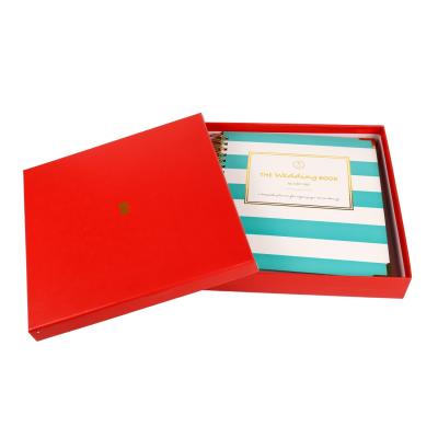 Chine Feuille d'or de papier du carnet 120GSM de spirale de livre cartonné A5 emboutissant le paquet de boîte-cadeau à vendre