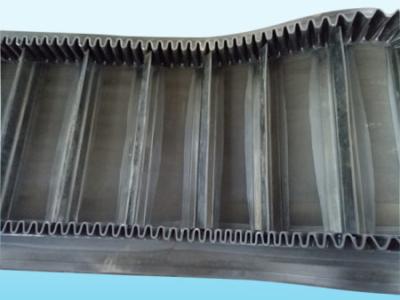 China Large Inclined Curved Conveyor Belt , Wave Shaped Heavy Duty Conveyor Belt for sale