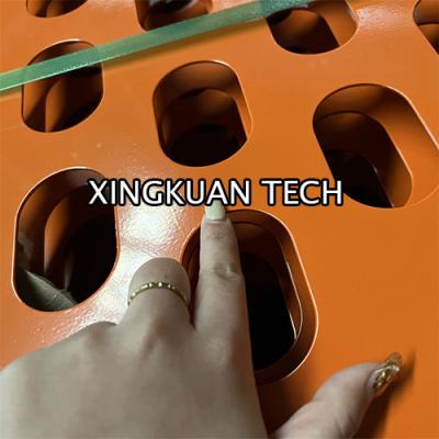 Chine Le trou oblong ovale de fente a perforé le manteau de couleur de PVC de maille de feuille pour le plafond à vendre