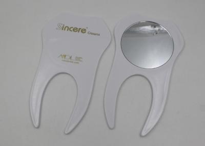 Chine Miroirs de maquillage de voyage de cadeaux de promotion pour le docteur, miroir cosmétique portatif de forme de dent à vendre