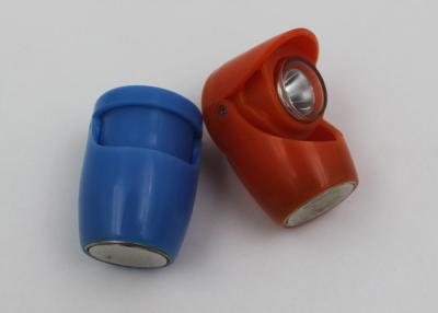 中国 磁石およびふたの磁石の本ライトが付いている弾丸の形 LED の本ライト 販売のため