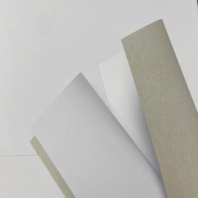 中国 塗装されたデュプレックスボードを印刷する グレーバック 滑らかな表面 良い硬さ 販売のため