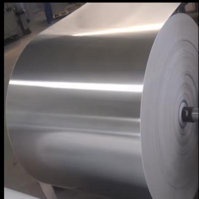 Chine Papier en carton métallique à résistance à l'humidité 70 gm papier revêtu de métal métallisé argenté à vendre