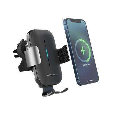 China 15W Qi Fast Charging Wireless Car Charger Auto Clamping and Intelligent Alignment Charging Area Car Mount for iPhone13 for sale