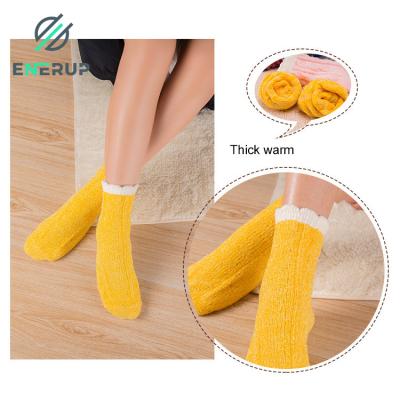 Chine La pantoufle jaune de peluche cogne des chaussettes de peluche de femmes de Spandex à vendre