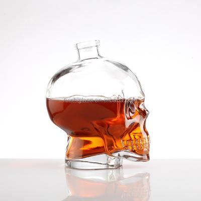 China 500ml 700ml de luxo cabeça de crânio forma rum tequila whisky gin licor garrafa de vidro à venda
