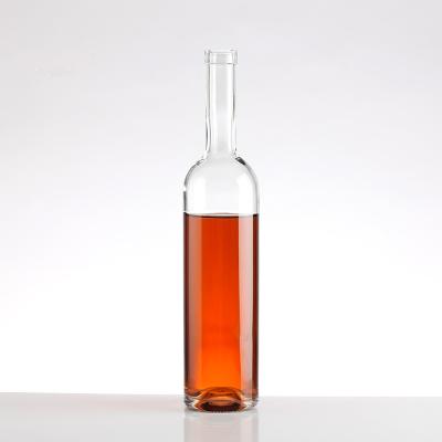 Chine Bouteille de gin en verre transparent personnalisée 500 ml 750 ml Liquore alcoolisé glacé Vodka à vendre