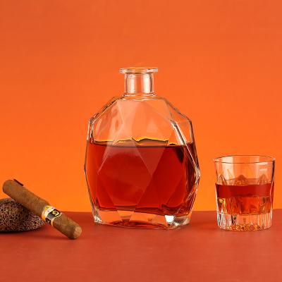 China Customize Sealing Type 500ml Super Flint High Transparent Fancy Whisky XO Glass Bottle for sale