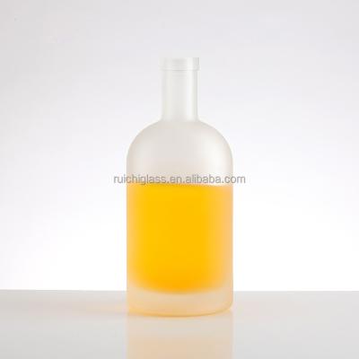 China 500ml 750ml Transparent Empty Whiskey Glass Liquor Bottle for Liquor Manufacturers for sale