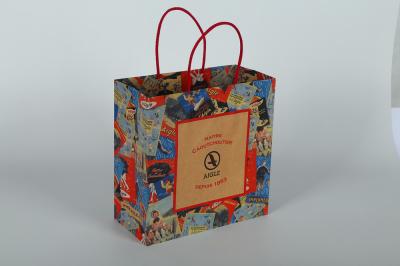 Cina 2022 wholesale craft paper bag custom design printed paper gift bag with cotton rope in vendita