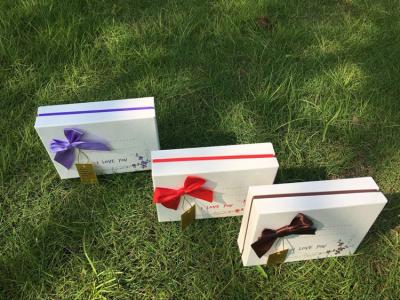 China Kundengebundene leere steife Papiergeschenkbox-Schokoladen-Geschenkbox, die für Festival verpackt zu verkaufen