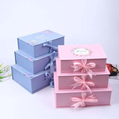 China Caja de regalo de papel rígida de encargo promocional, cajas de regalo del rectángulo con las tapas en venta