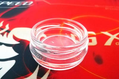 Chine Haut pot en verre transparent en gros de caviar de 0.5oz 15-20gram avec le couvercle en métal dans la couleur différente à vendre