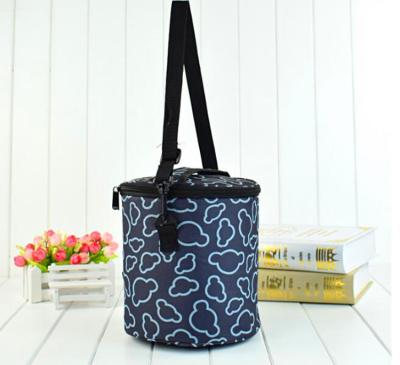 China Freezable Soft Insulated Cooler Bag Beverage And Snack Cooler With Carrying Strap for sale