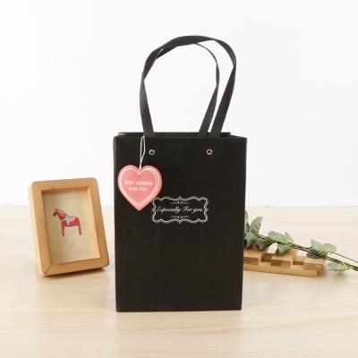 China Large Capacity Retail Paper Shopping Bags Carry Bag Matt Lamination Surface Finish for sale
